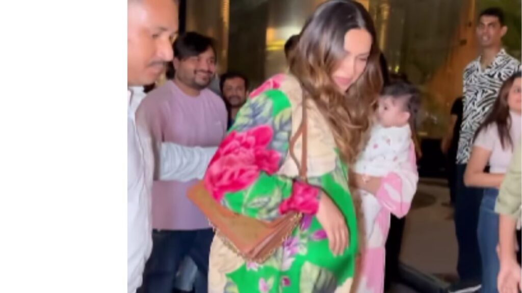 Pregnant Deepika Padukon With Costly Handbag